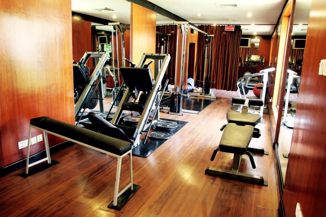 Ramada Plaza By Wyndham Karachi Airport Hotel Exterior foto The gym at the Taj Mahal Palace