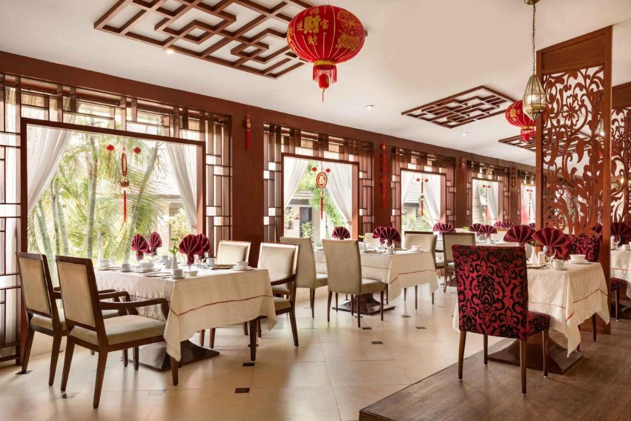 Ramada Plaza By Wyndham Karachi Airport Hotel Exterior foto Interior of a restaurant